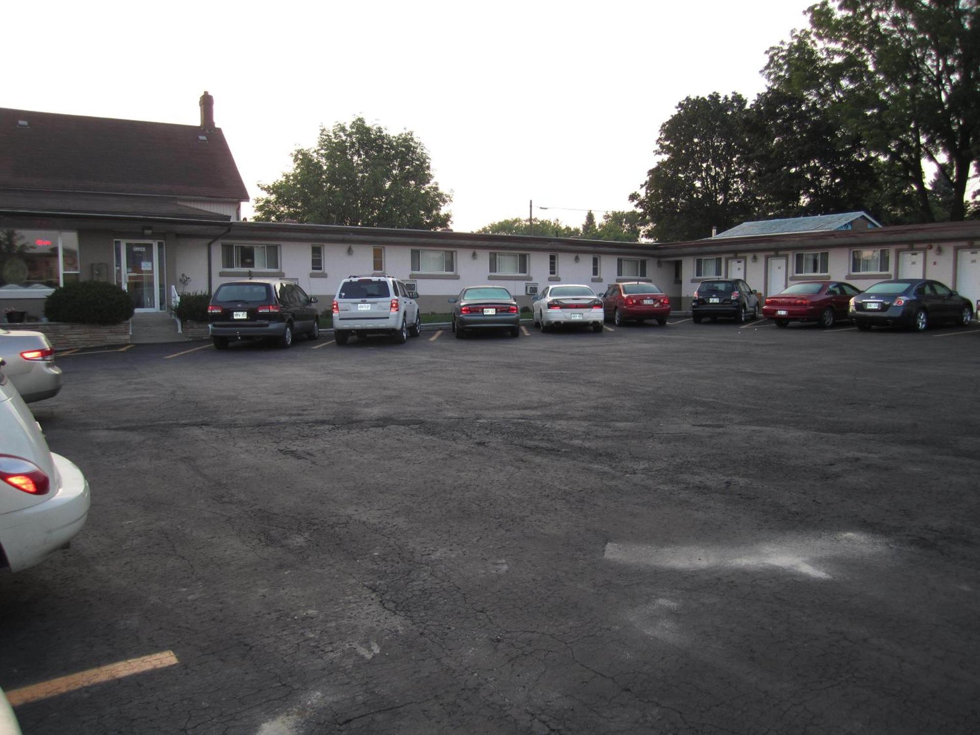 Canadiana Motel Hanover Exteriér fotografie
